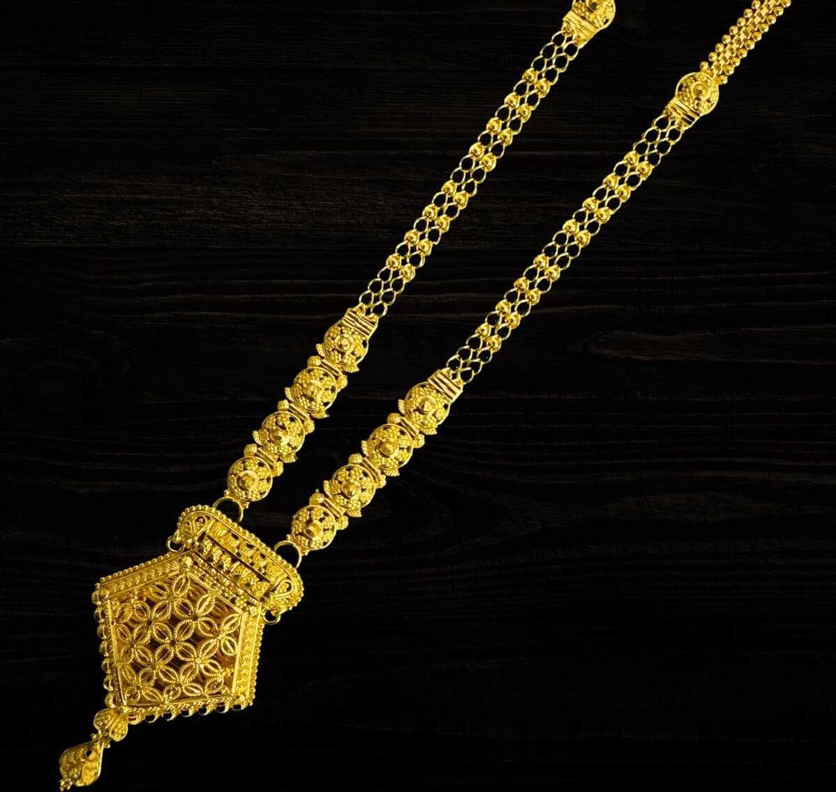 A 22ct gold mangalsutra with a pentagon filigree pendant