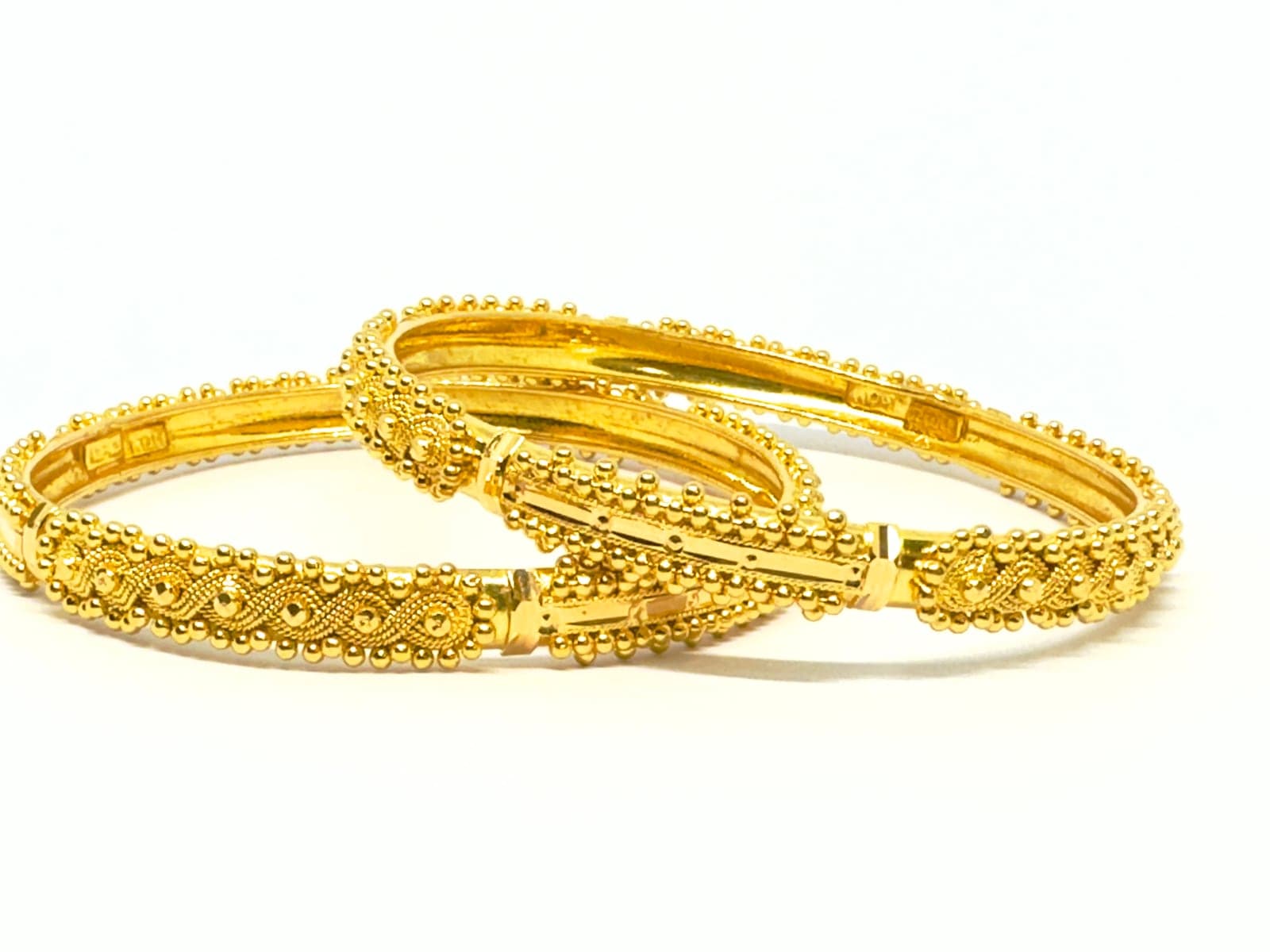 A pair of 22ct gold bangles