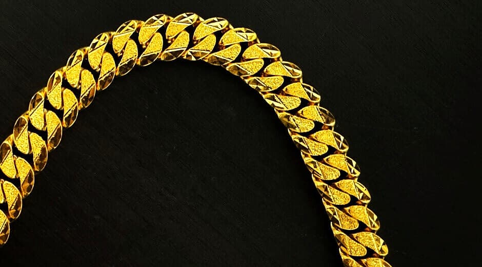 Close-up of the links of a 22ct gold curb bracelet
